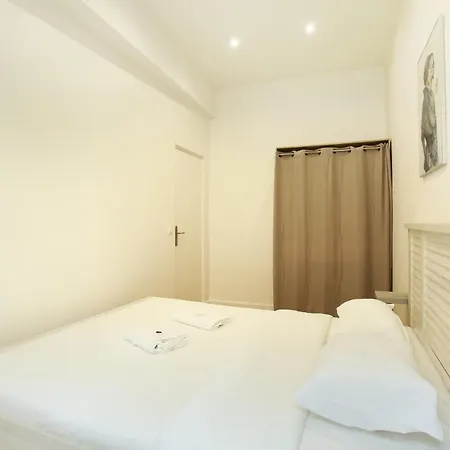 Rent A - Bonne Nouvelle Parigi